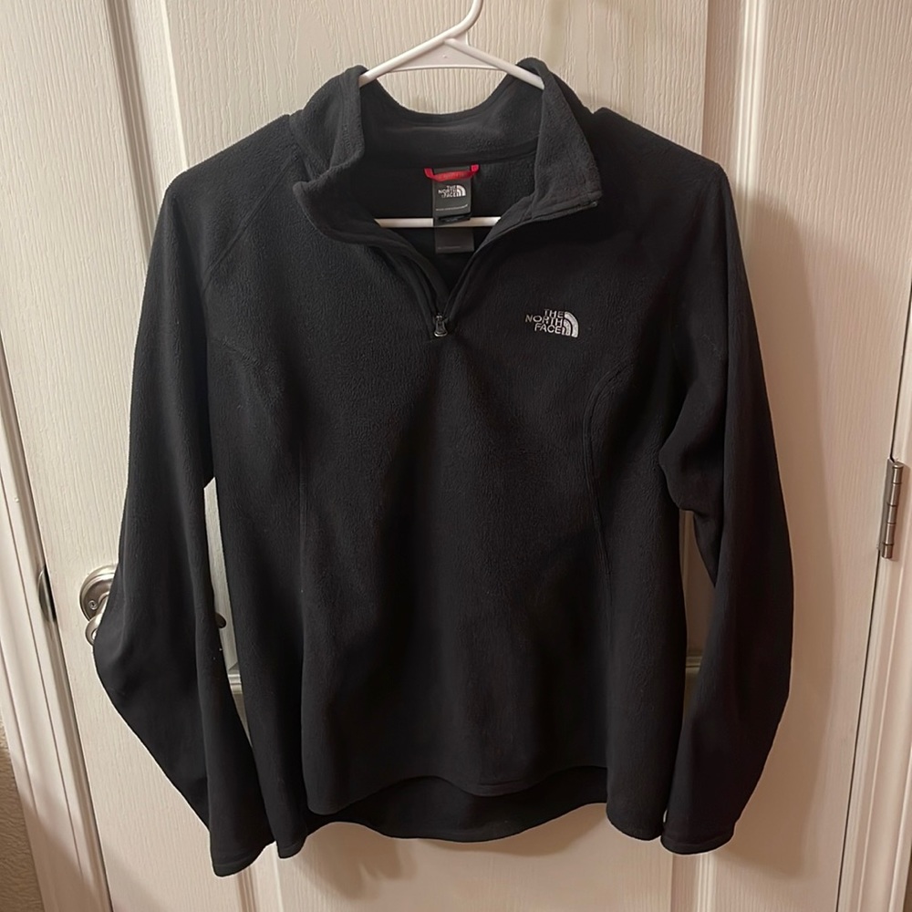Women’s Northface quarter zip!